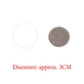 Dichtbij van kleine ronde zelfklevende plafondhaakbasis met een diameter van 3 cm - 3cm Haak