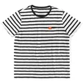 Vista dettagliata della maglietta a righe da uomo con taschino sul petto ed etichetta arancione - S / Tops / Nero