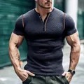 T-shirt Henley da uomo slim fit in tessuto traspirante testurizzato blu scuro intenso - S / Tops / Blu navy
