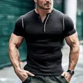 T-shirt Henley nera da uomo vestibilità muscolare in tessuto traspirante testurizzato - S / Tops / Nero