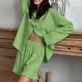 Pyjama femme vert sauge à manches longues et short à volants pour un style chic - S / Haut Et Bas / Vert