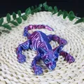 Grande figurine de chat Sphynx articulé imprimée en 3D avec effet irisé violet-bleu - 23CM / Violet Laser