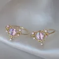 Elegante anello regolabile in oro con zircone viola a forma di cuore e dettagli floreali - Aperto Regolabile / Pizzo Vintage Cuore Viola (JZ016)