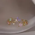 Elegante anello regolabile a fiore con zirconi colorati e design con ramo dorato - Aperto Regolabile / Zirconia Multicolore Ramo Fiore (JZ023)