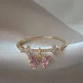 Anello regolabile in oro con farfalla in zircone rosa e fiori viola - Aperto Regolabile / Farfalla Rosa Piccoli Fiori Viola (JZ028)