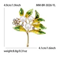 Gedetailleerd overzicht met afmetingen van een broche met parels en strass. - Tak Ontwerp (BR3026-YL) / Geel