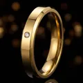 Bague élégante en acier inoxydable doré avec un seul zircon minimaliste pour femme moderne - Taille 6 / Largeur 4mm / Or