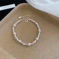Vista dettagliata del bracciale di perle in stile francese con perle rosa e zirconi - Bracciale / Argento-Rosa