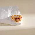 Anello vintage placcato oro con pietre di zircone rosa e bianche in primo piano - Pietra Rosso Rosa (Stile 1) / Oro-Rosa Rosso