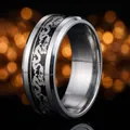Anillo para hombre de acero de titanio con patrón de dragón chino grabado en plata y negro - US 7 / Color acero base negra dragón plateado