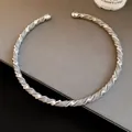 Close-up of vintage silver twisted metal choker necklace with intricate woven texture - Choker (HN12916) / Silver-Winding