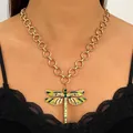 Elegante collana a catena dorata vintage con ciondolo a libellula in cristallo colorato - Libellula In Strass Colorati (WG-0457)