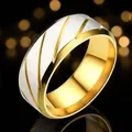 Zweifarbiger Edelstahlring für Herren in Gold und Silber mit diagonalen Rillen - Größe 7 / Diagonal Strukturiert Stil / Gold