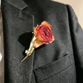 Eleganter goldener Blumenstrauß-Broschen-Anstecker mit echter Trockenrose für Anzüge - Kreativer Ständer Blumenhalter Stil (5466) / Gold