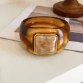 Λεπτομέρεια vintage κεχριμπαρένιο βραχιόλι με τετράγωνο μαρμάρινο διακοσμητικό. - Στυλ Τετράγωνο Μαρμάρινο Μοτίβο (74#) / Καφέ