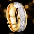 Anello da uomo da 8 mm in acciaio inossidabile dorato con intarsio satinato argento - Taglia 7 / Colore Oro (Texture di Brina)
