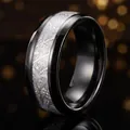 Anello da uomo da 8 mm in acciaio inossidabile nero con intarsio motivo gelo argento - Taglia 7 / Colore Nero (Texture di Brina)