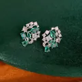 Elegantes pendientes de plata con circonitas verdes y transparentes - Solo Pendientes / Plateado Verde