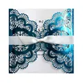 Élégante invitation de mariage bleu métallisé découpée au laser avec ruban blanc - Bleu Réfléchissant