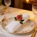 Elegante servilletero de granada con cristales rojos en mesa de comedor de lujo decorada - Estilo Granada (WZW-PNR-1527)