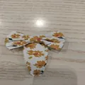 Handmade children's yellow daisy floral bow hair clip with scalloped edge variant - White Daisy Style