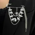 Broche étoile argentée élégante avec chaînes à pompons multicouches et accents de perles. - Style Étoile Perle Argenté (10437)