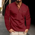 Detalle de la camiseta Henley burdeos de manga larga para hombre con cuello alto. - S / Tops / Burdeos