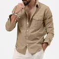 Vista dettagliata della camicia casual da uomo kaki a maniche lunghe con doppie tasche - S / Tops / Cachi