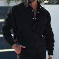 Giacca camicia da uomo nera in velluto a coste, vestibilità slim, bottoni in metallo. - S / Tops / Nero