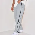 Pantaloni sportivi grigi da uomo con bottoni laterali e strisce nere - S / Bottoms / Grigio