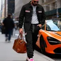 Tuta sportiva da uomo nera con giacca a rever e pantaloni cargo per il tempo libero - Taglia S / Sopra e Sotto / Nero