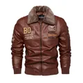 Giacca bomber marrone in ecopelle da uomo con collo in pelliccia e toppe militari - L / Tops / Rosso Vino