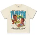 Herren T-Shirt 2025 in Creme mit vintage amerikanischem Urlaubs-Illustrationsdruck. - S / Tops / Creme