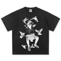 Schwarzes schweres Baumwoll-T-Shirt mit künstlerischem Jungen- und Taubendruck - S / Tops / Schwarz