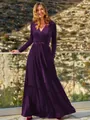 Élégante robe longue en velours violet à col en V et manches longues en décor extérieur - S / Tops / Violet