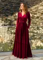 Robe longue élégante en velours bordeaux avec col en V et ceinture pour demoiselle. - S / Tops / Bordeaux