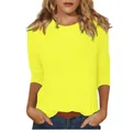 Vue détaillée du t-shirt jaune vif à manches 3/4 et col rond pour femme, gros plan - S / Haut / Jaune Vif