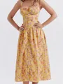Robe d'été jaune élégante à fleurs avec bretelles, boutons devant et longueur midi - S / Haut Et Bas / Jaune avec fleur rouge