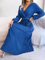 Elegantes königsblaues plissiertes Maxikleid mit V-Ausschnitt und Bindegürtel. - S / Oberteil Und Unterteil / Saphirblau