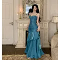 Elegantes blaues schillerndes Meerjungfrau-Abendkleid mit Rüschensaum und Trägern. - S / Tops / Blau