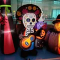 Vista dettagliata di uno scheletro gonfiabile del Giorno dei Morti con chitarra per Halloween - Stile Teschio del Giorno dei Morti Messicano