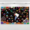 Farbenfrohes Banner zum Hispanic Heritage Month mit lateinamerikanischer Karte und Flaggen - Lateinamerika Karte Stil (CH-25072911) / 95x75cm