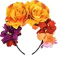 Detailopname van Halloween bloemen haarklem met oranje rozen en paarse lelies - Oranje + Orchidee Roos Aan De Zijkant