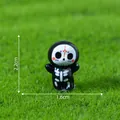 Mini figura de esqueleto del Día de los Muertos para micro-paisaje y decoración de coche - Personaje de la Mano (C3393) / 2.2x1.6cm / Estilo Morado