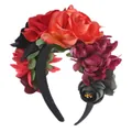 Vue détaillée de grandes roses artificielles rouges et noires sur un serre-tête d'Halloween - Bandeau de Rose et Pivoine Artificielle / Noir, Rouge et Orange