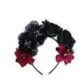 Gedetailleerde weergave van een Halloween-hoofdband met zwarte rozen en kleine schedels - Schedel Kunstbloemen Hoofdband / Zwart (Schedel)