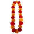Detailansicht der leuchtend orangefarbenen und roten Tagetes-Girlande für Tag der Toten - Rot+Orange