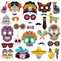 Lot d'accessoires photo mexicains Jour des Morts avec divers crânes en sucre colorés - Thème du Jour des Morts (L-00344) / 28 Pièces/Paquet