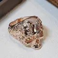 Anello teschio vintage placcato oro rosa con incisioni floreali artistiche in stile punk - Oro rosa