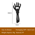 Décoration de main de squelette noir d'Halloween réaliste en matériau PP durable, 18 cm - Ouvre-bouteille Main de Squelette / Noir